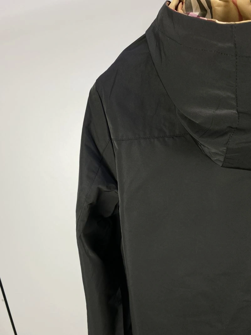 Resilient Burberry Outwear 102744