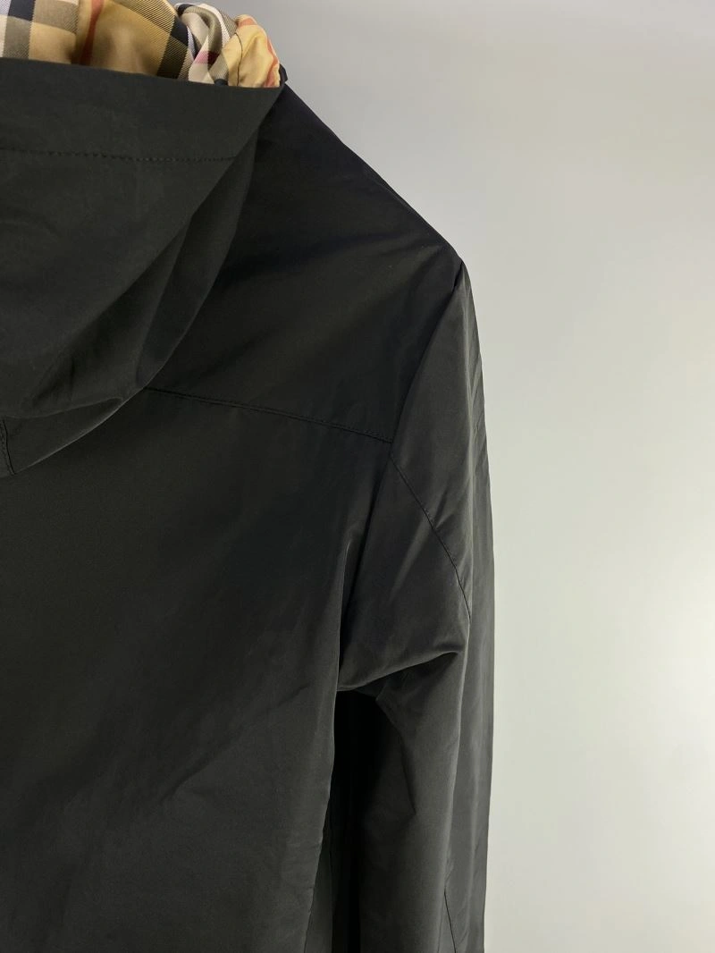 Resilient Burberry Outwear 102744