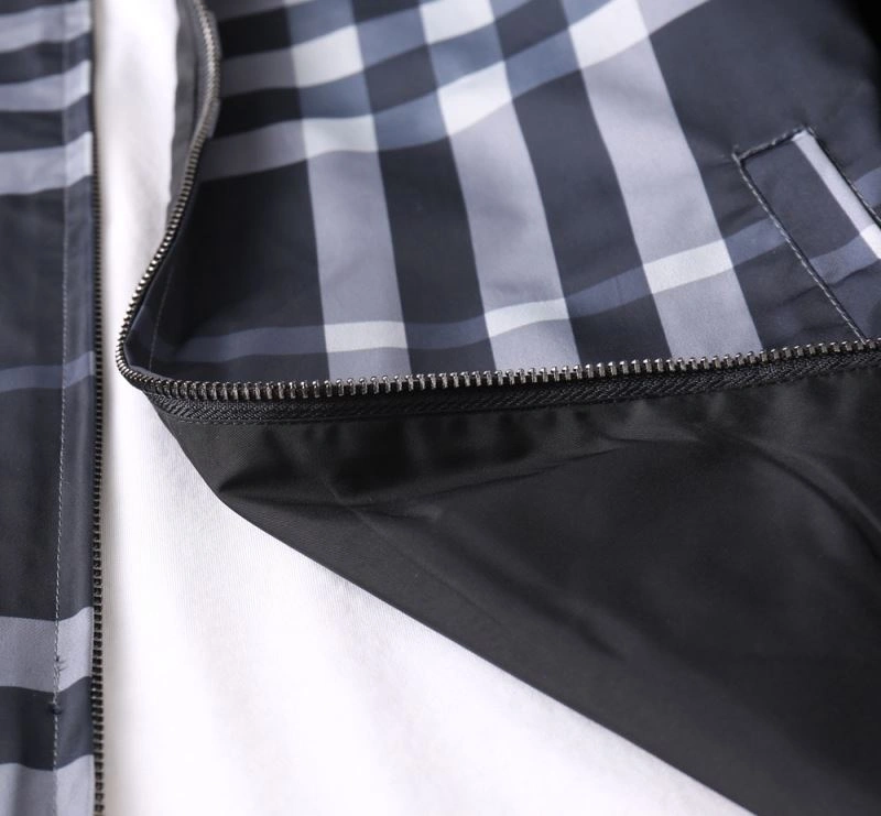 Lightweight Burberry Outwear 102739