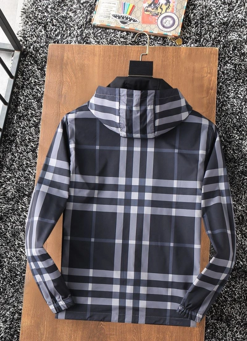 Lightweight Burberry Outwear 102739