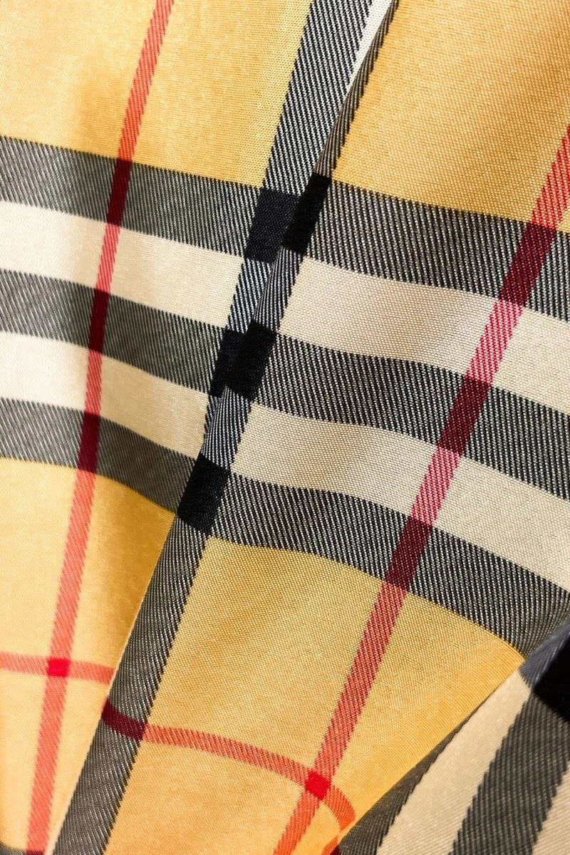 Vibrant Burberry Outwear 102781