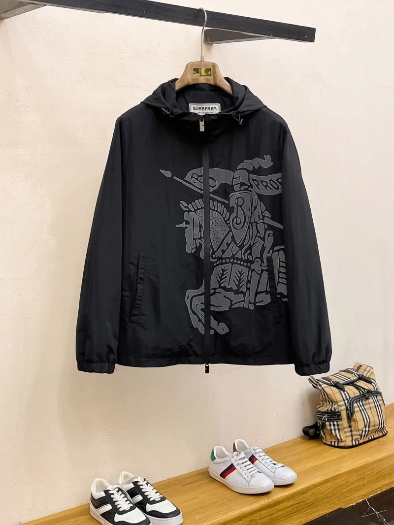 Minimalist Burberry Outwear 102728