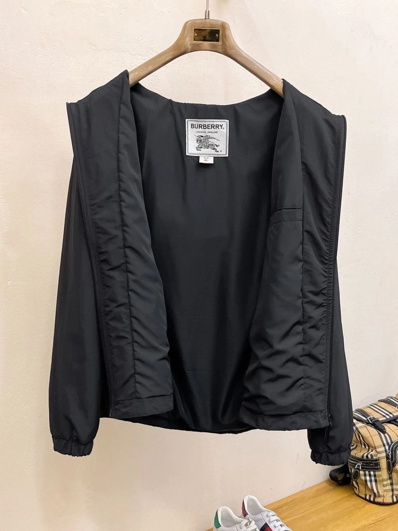 Minimalist Burberry Outwear 102728