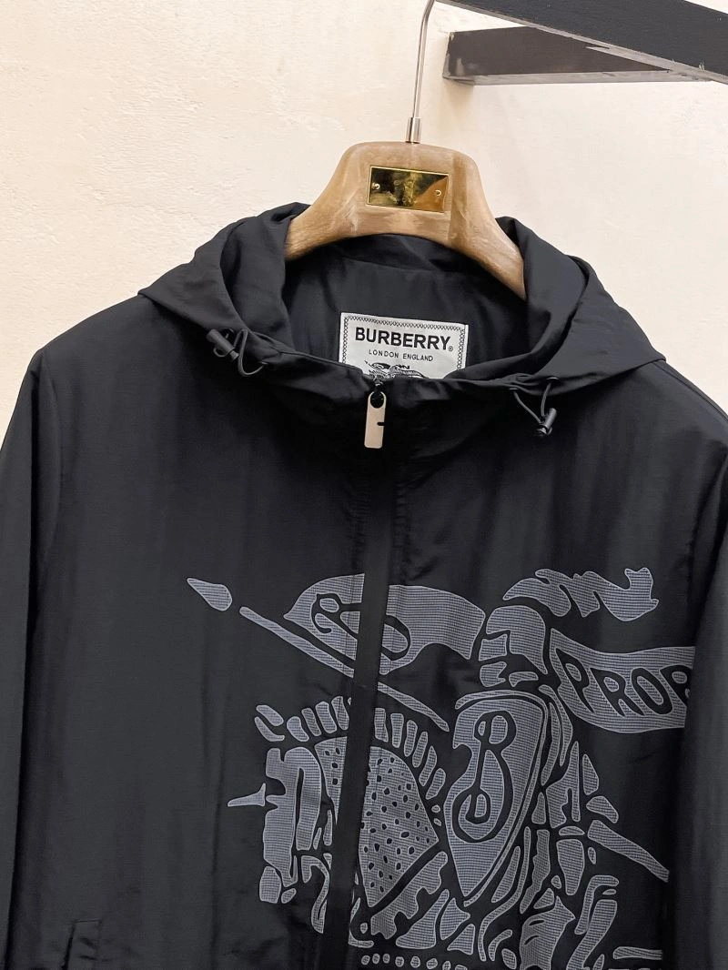 Minimalist Burberry Outwear 102728