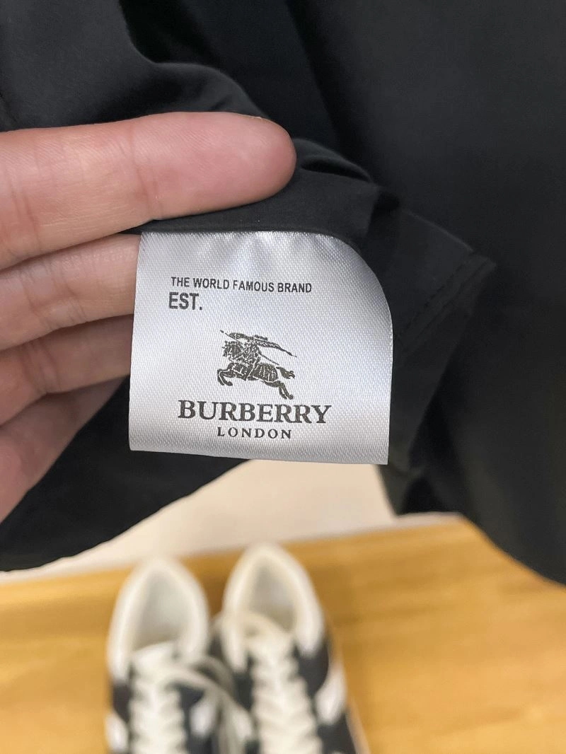 Minimalist Burberry Outwear 102728