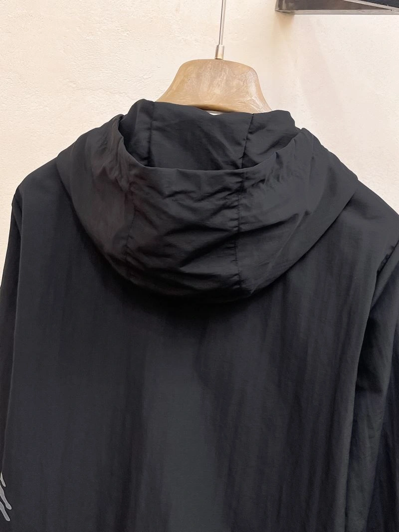 Minimalist Burberry Outwear 102728