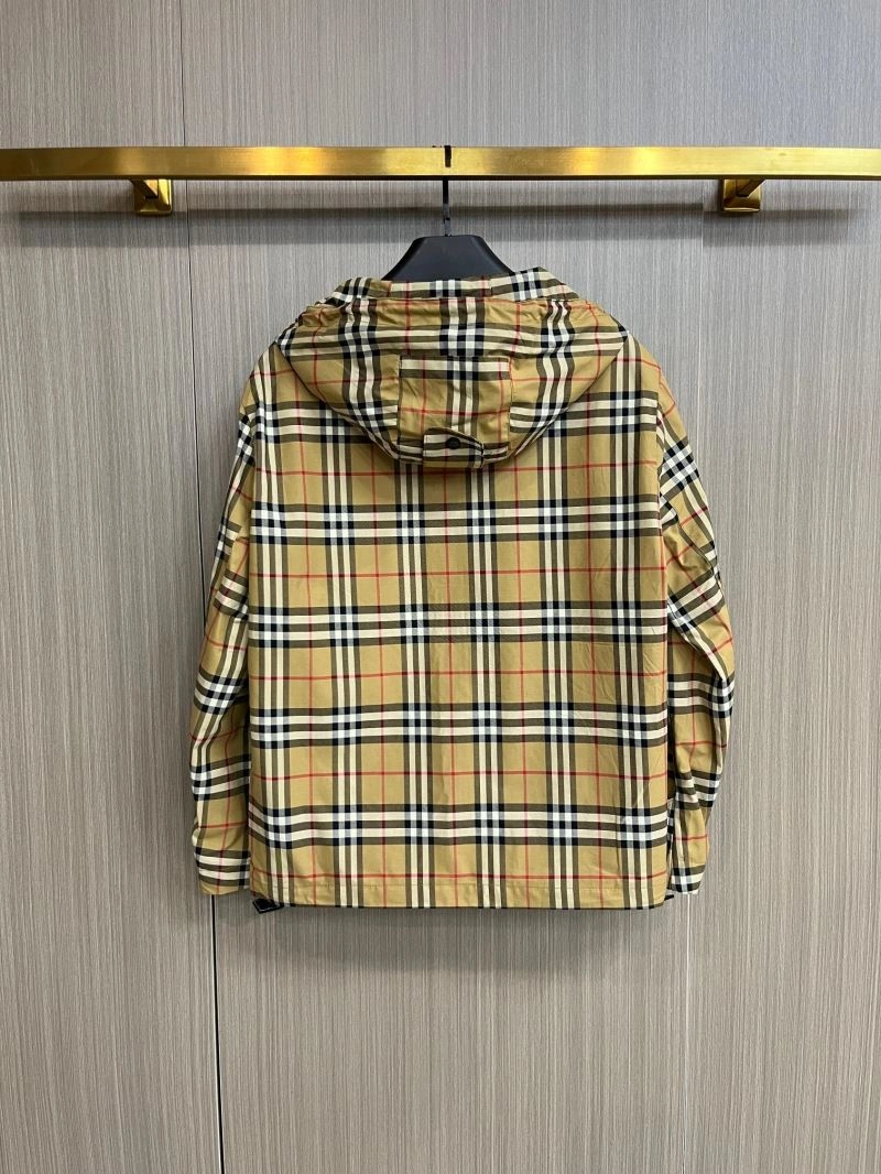 Burberry Outwear Classic 102777