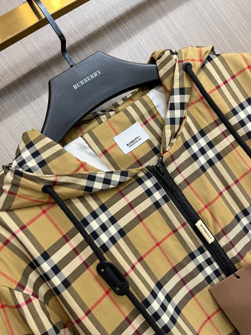 Burberry Outwear Classic 102777