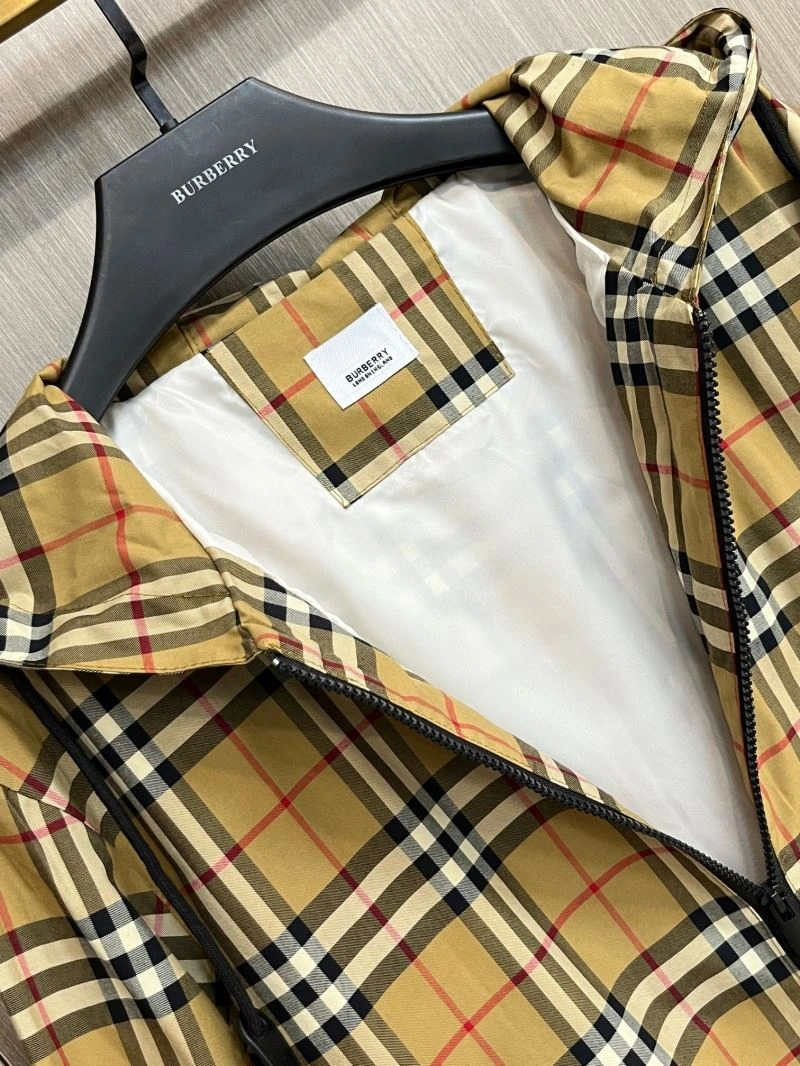 Burberry Outwear Classic 102777