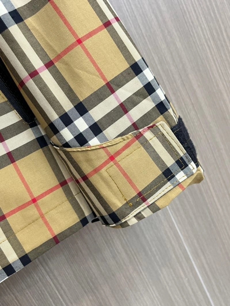 Burberry Outwear Classic 102777