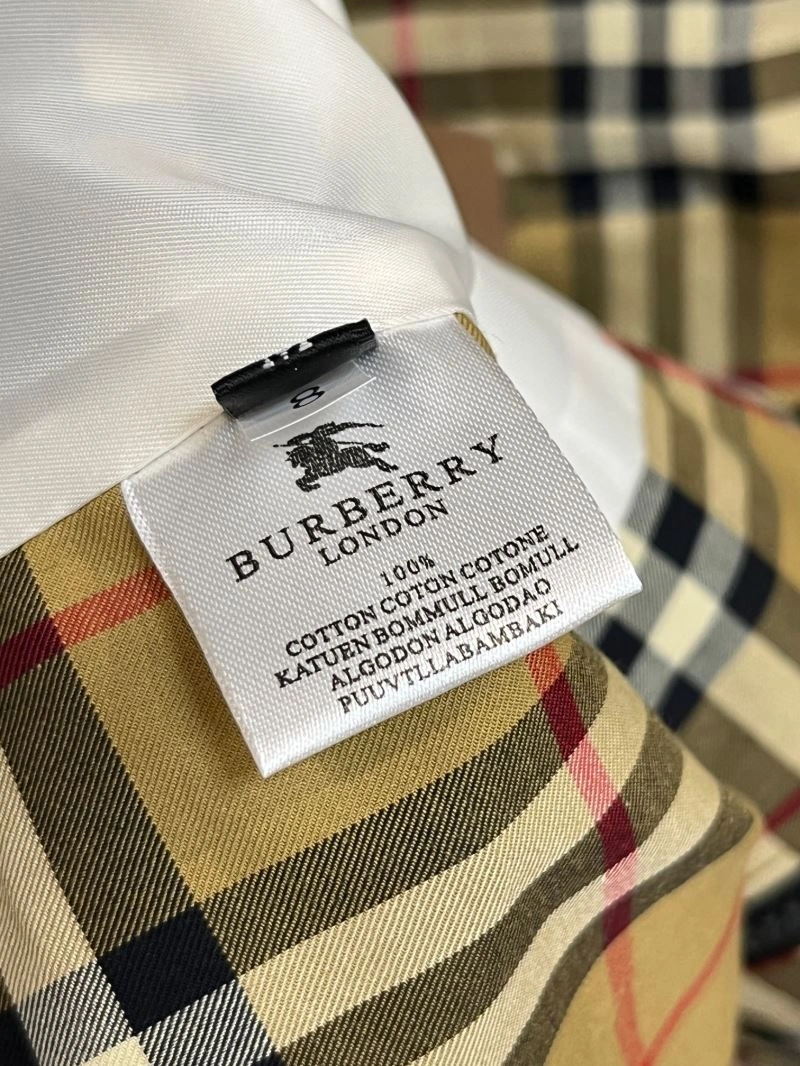 Burberry Outwear Classic 102777