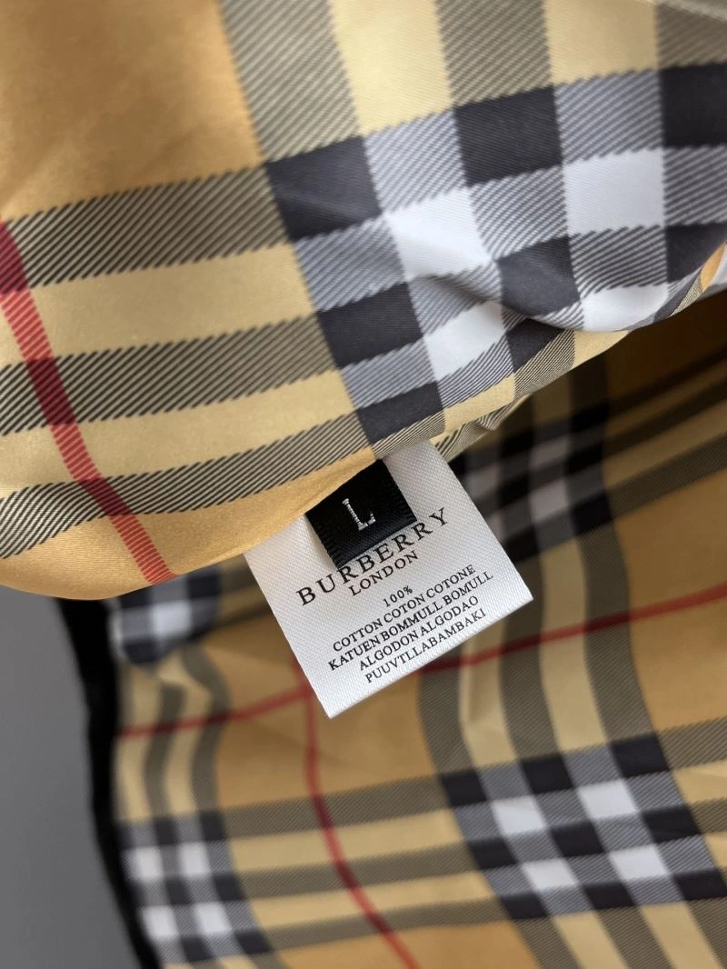Burberry Outwear Chic 102700