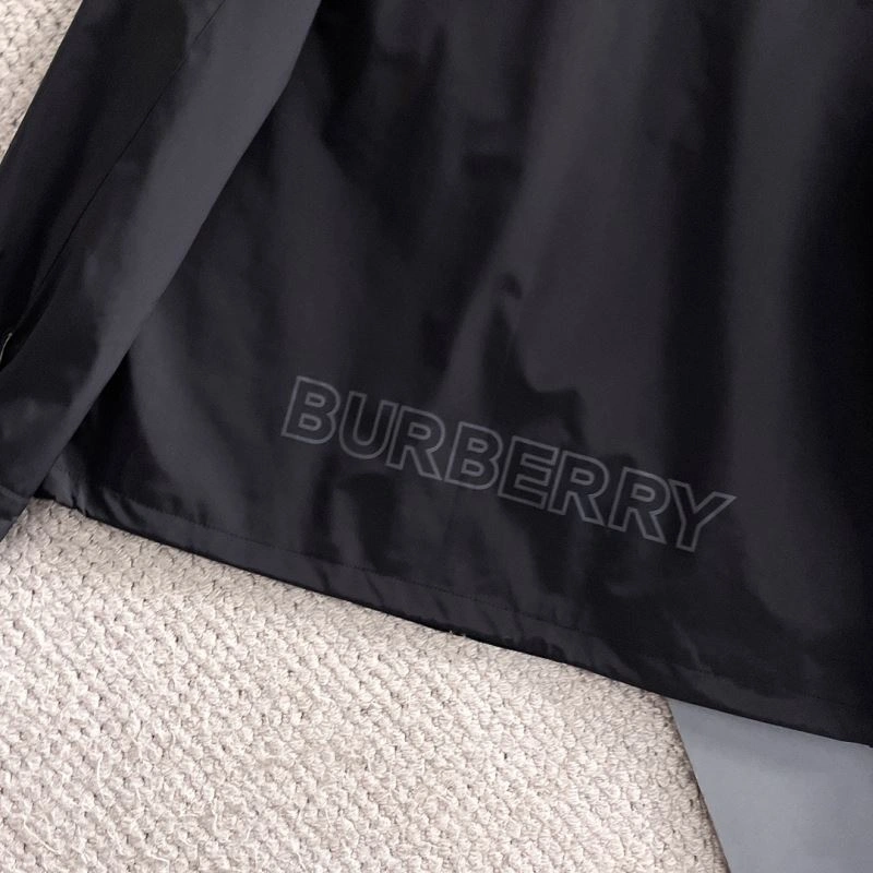 Burberry Outwear Chic 102700