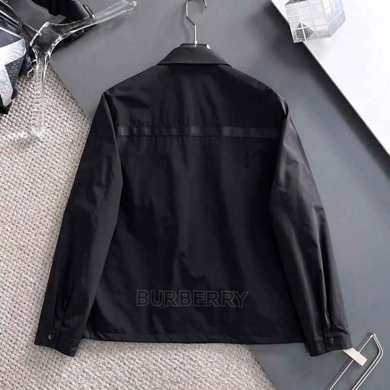 Burberry Outwear Chic 102700