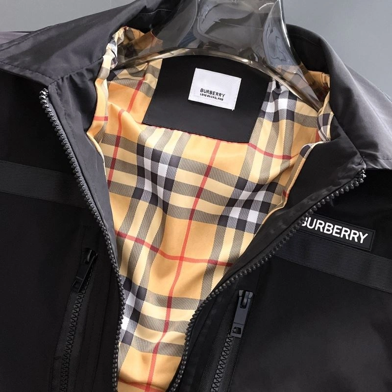 Burberry Outwear Chic 102700