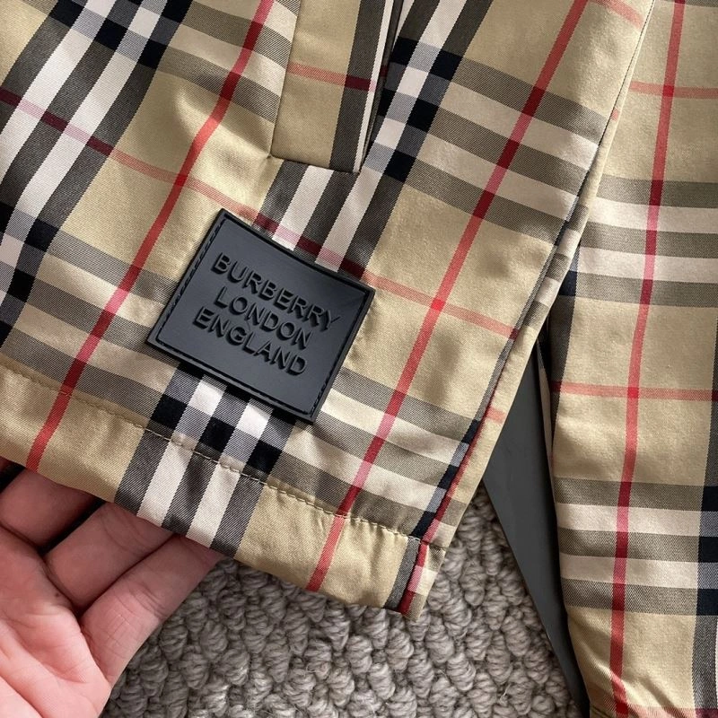Burberry Outwear Resilient 102695