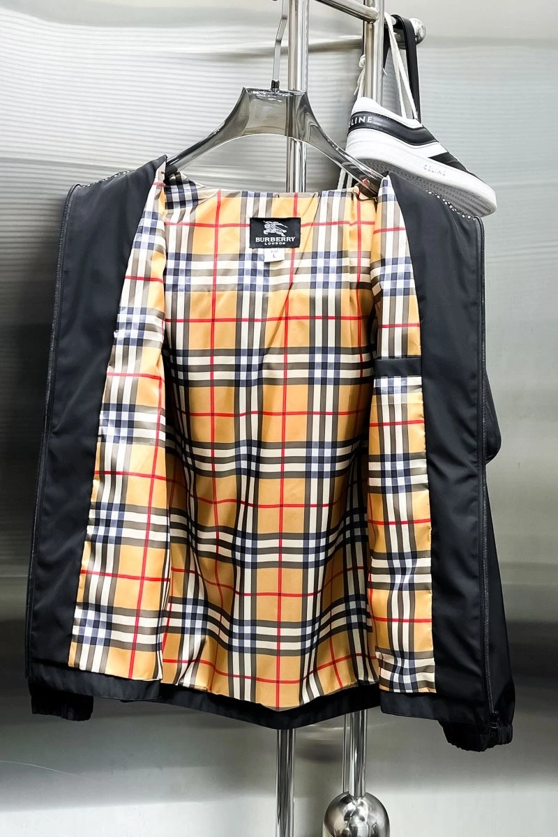 Burberry Outwear ComfortFit 102687