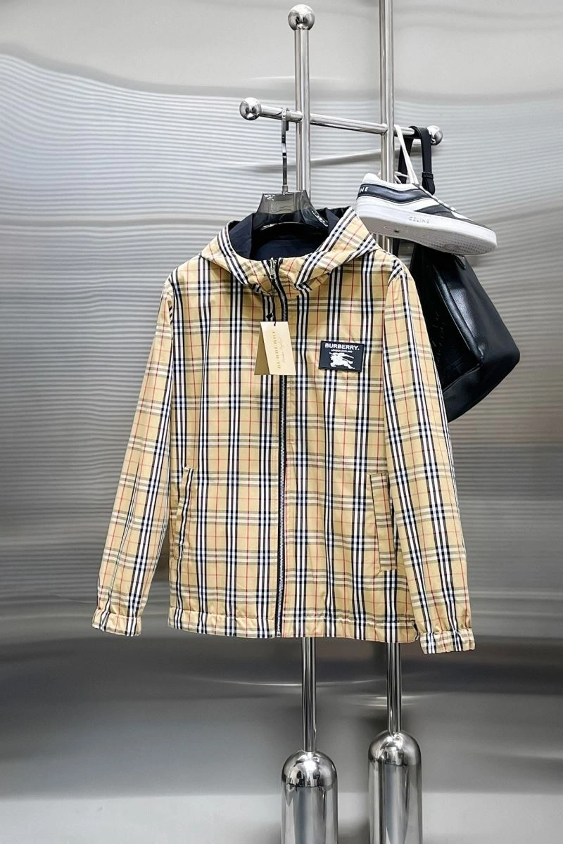Lightweight Burberry Outwear 102760