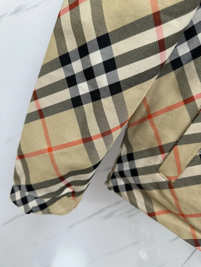 Bright Burberry Outwear 102750