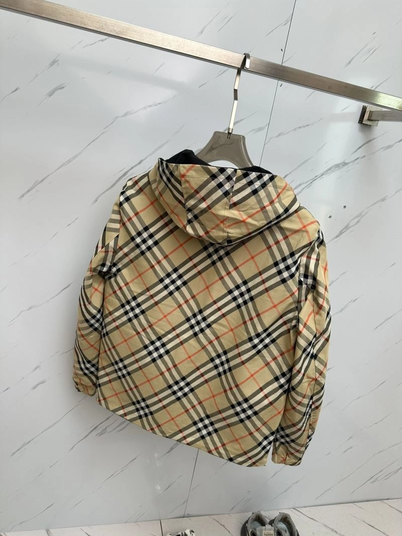 Bright Burberry Outwear 102750