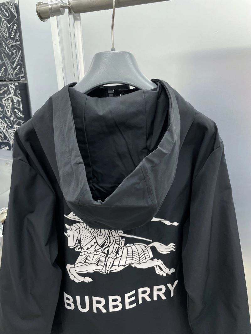 Bright Burberry Outwear 102679