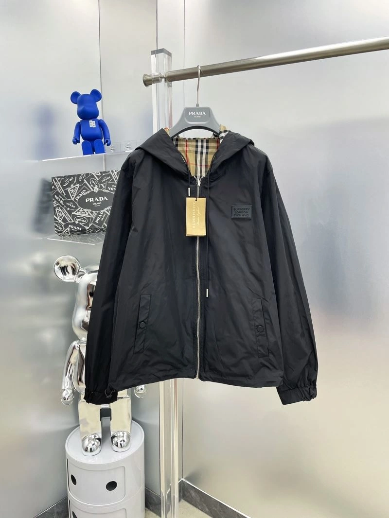WaterResistant Burberry Outwear 102671
