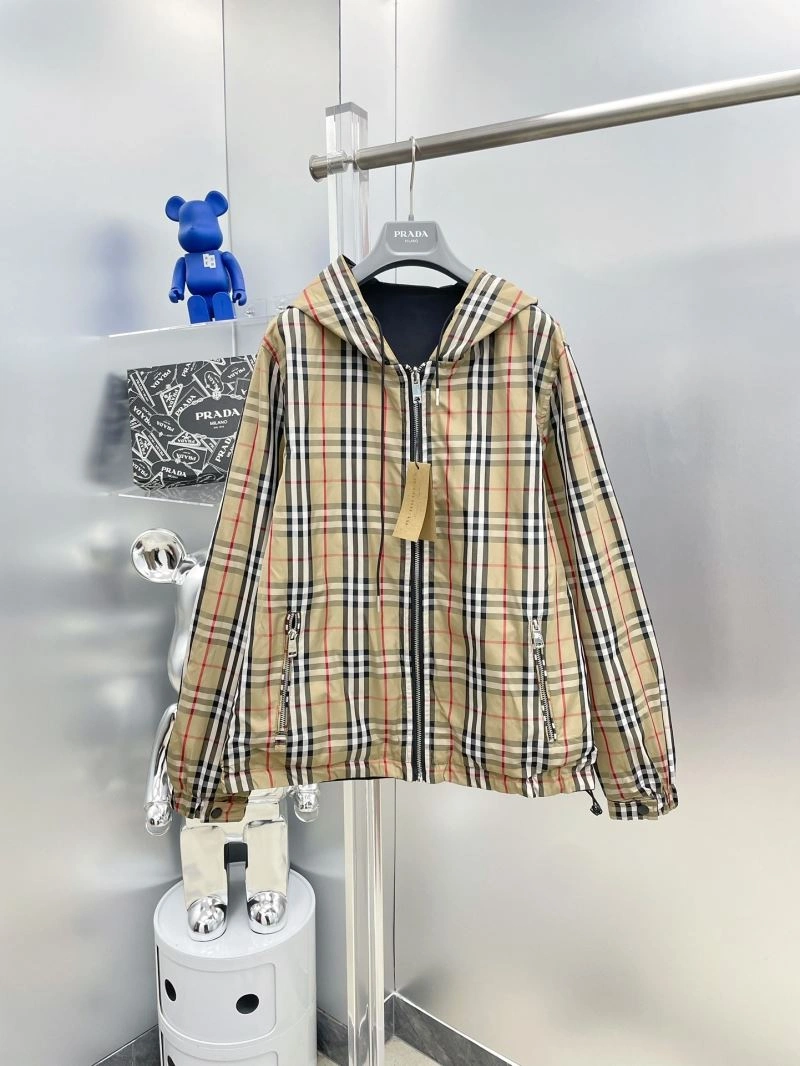 WaterResistant Burberry Outwear 102671