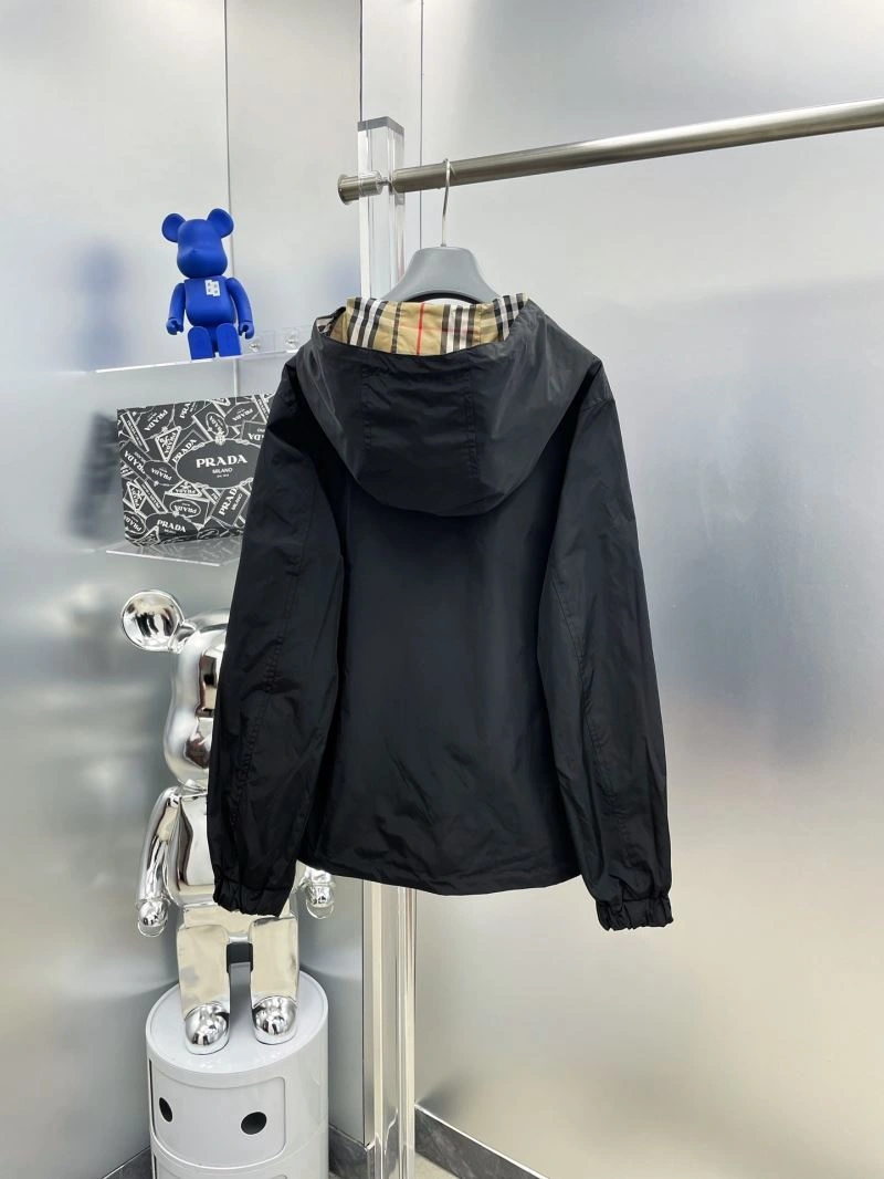 WaterResistant Burberry Outwear 102671
