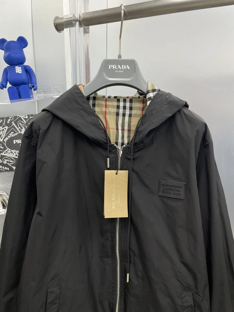 WaterResistant Burberry Outwear 102671