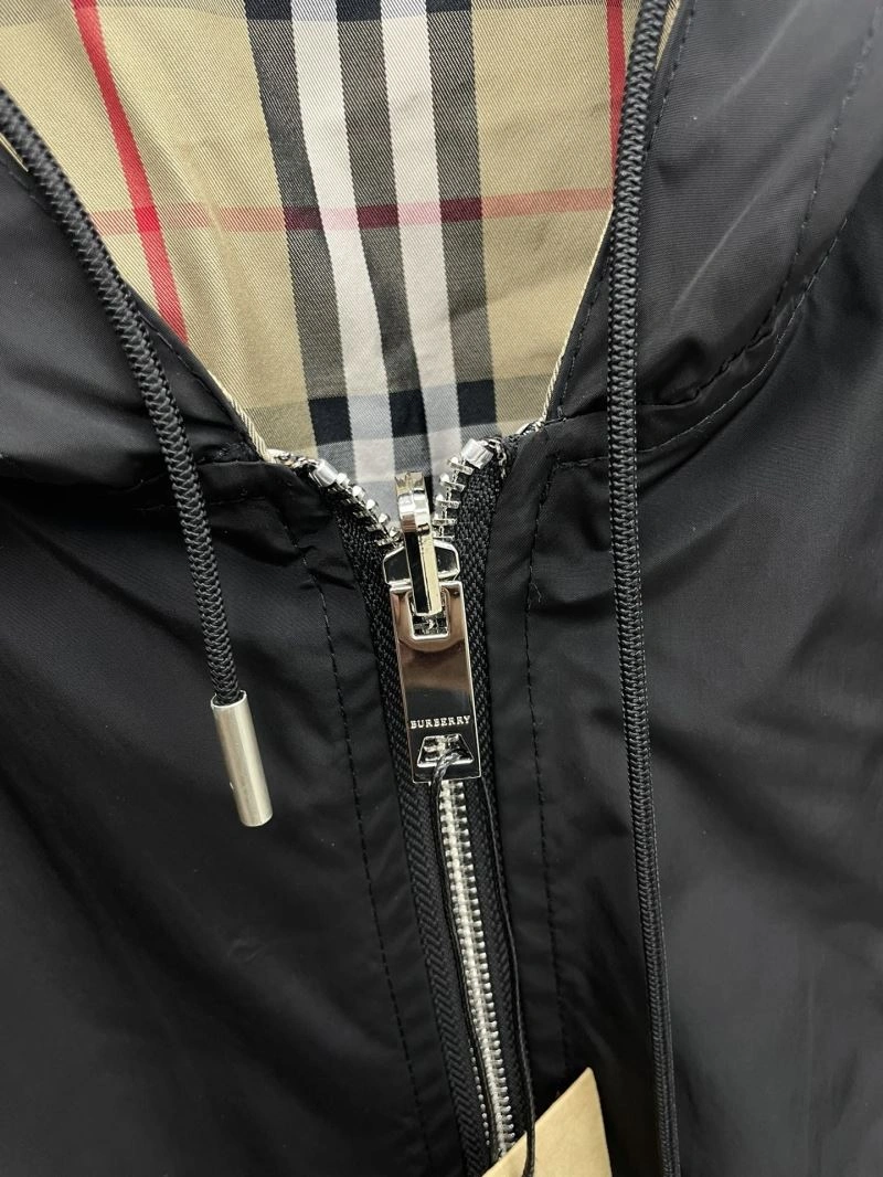 WaterResistant Burberry Outwear 102671