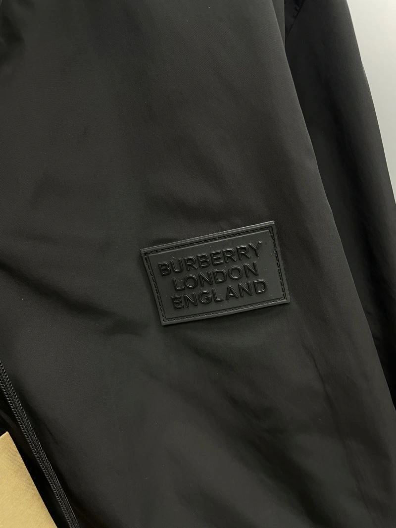 WaterResistant Burberry Outwear 102671