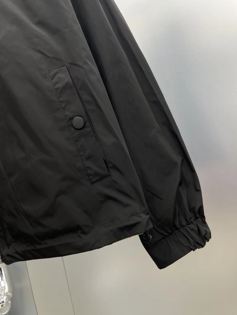 WaterResistant Burberry Outwear 102671