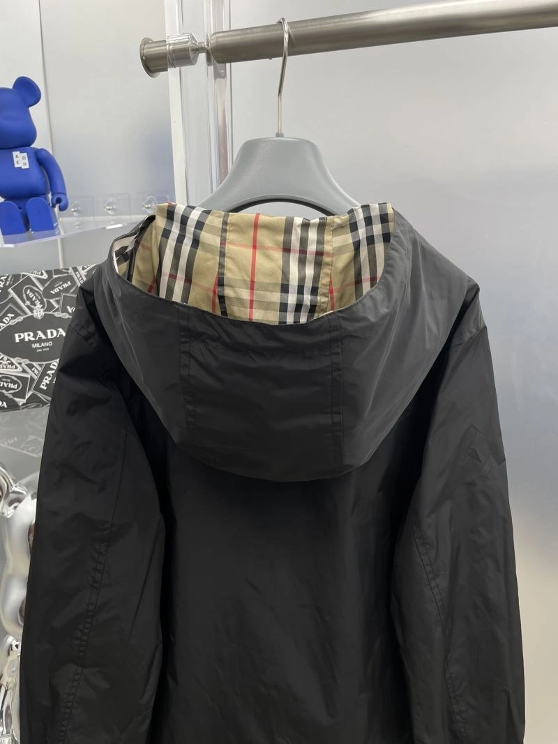 WaterResistant Burberry Outwear 102671