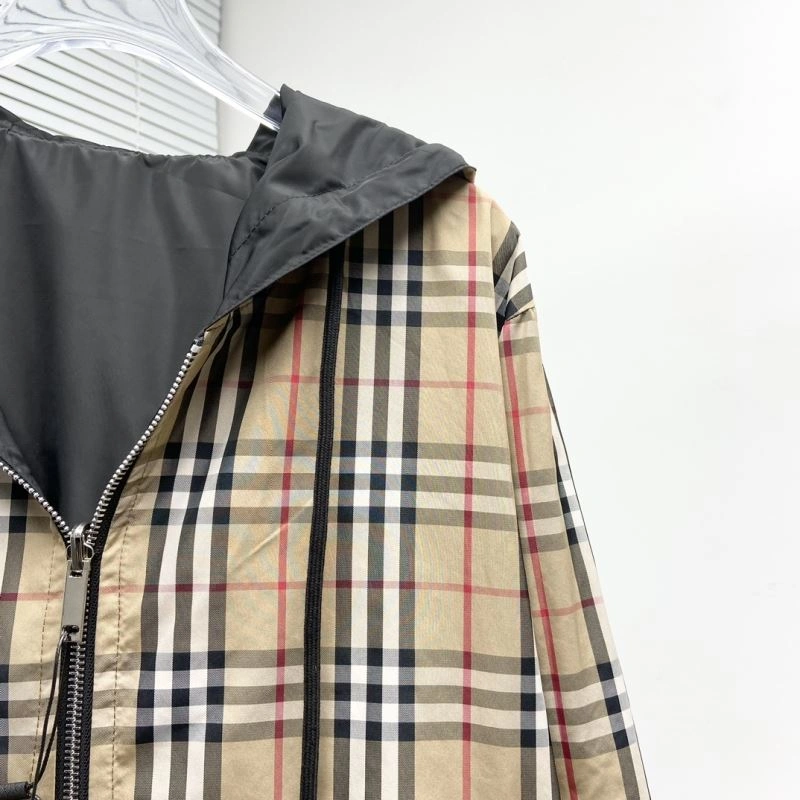 Snug Burberry Outwear 102663