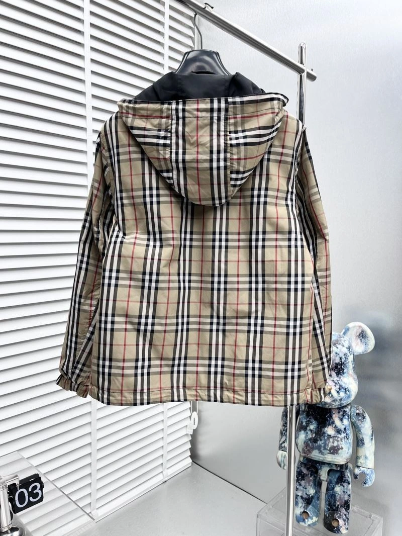 WaterResistant Burberry Outwear 102659