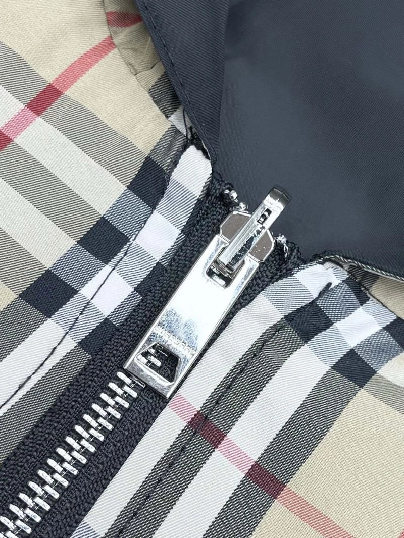 WaterResistant Burberry Outwear 102659