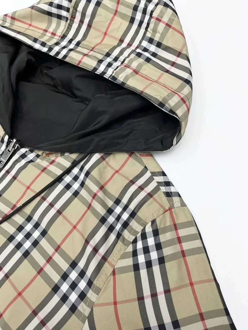 WaterResistant Burberry Outwear 102659