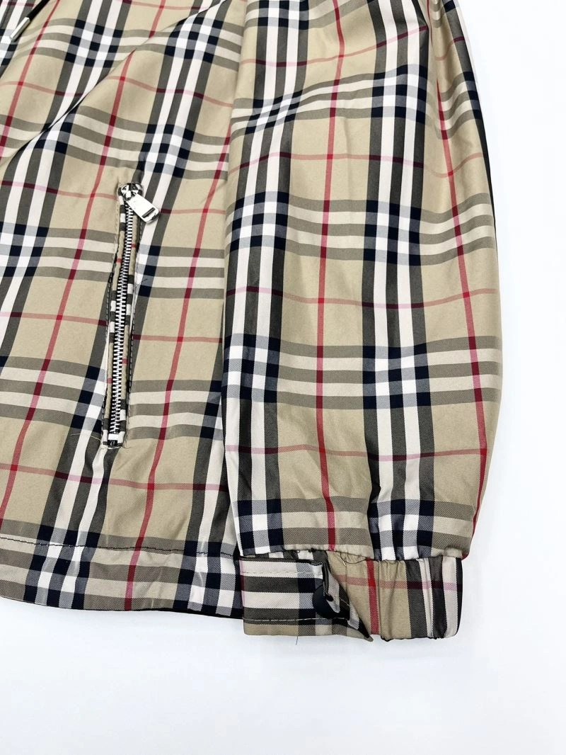 WaterResistant Burberry Outwear 102659