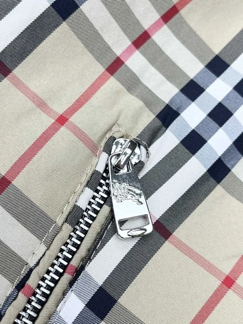 WaterResistant Burberry Outwear 102659