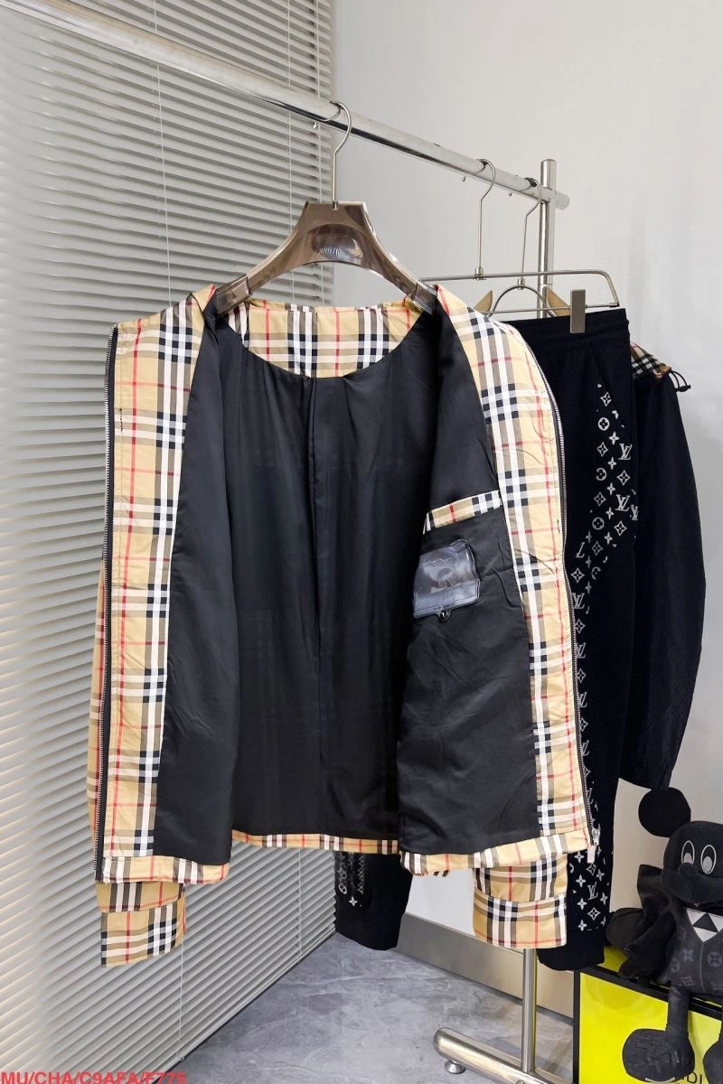 Contemporary Burberry Outwear 102278