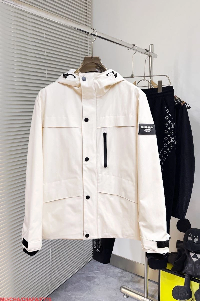 Burberry Outwear EasyMatch 102284