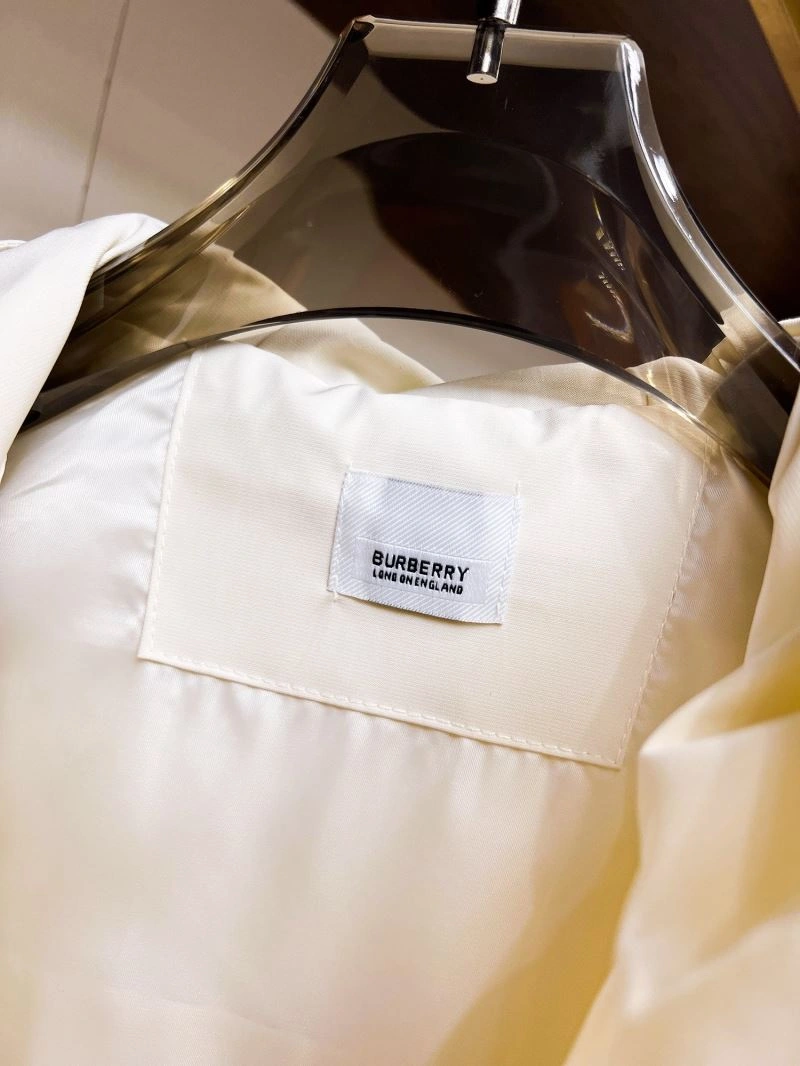 Burberry Outwear EasyMatch 102284