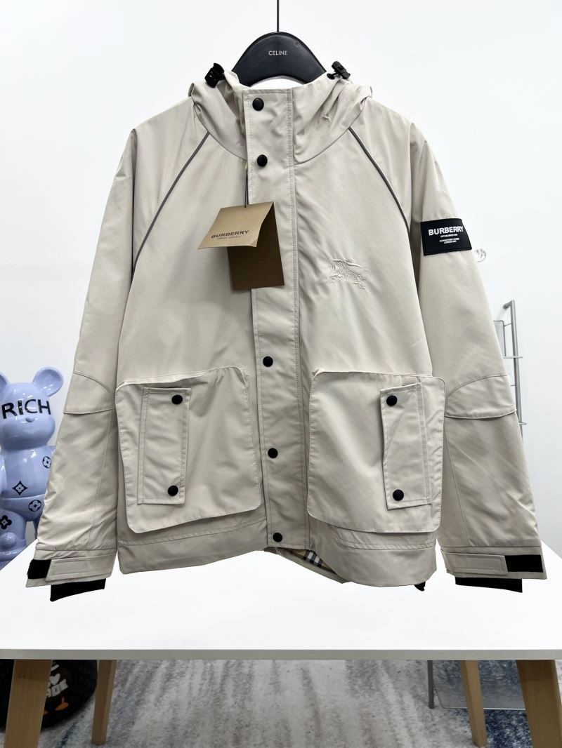 ComfortFit Burberry Outwear 102282