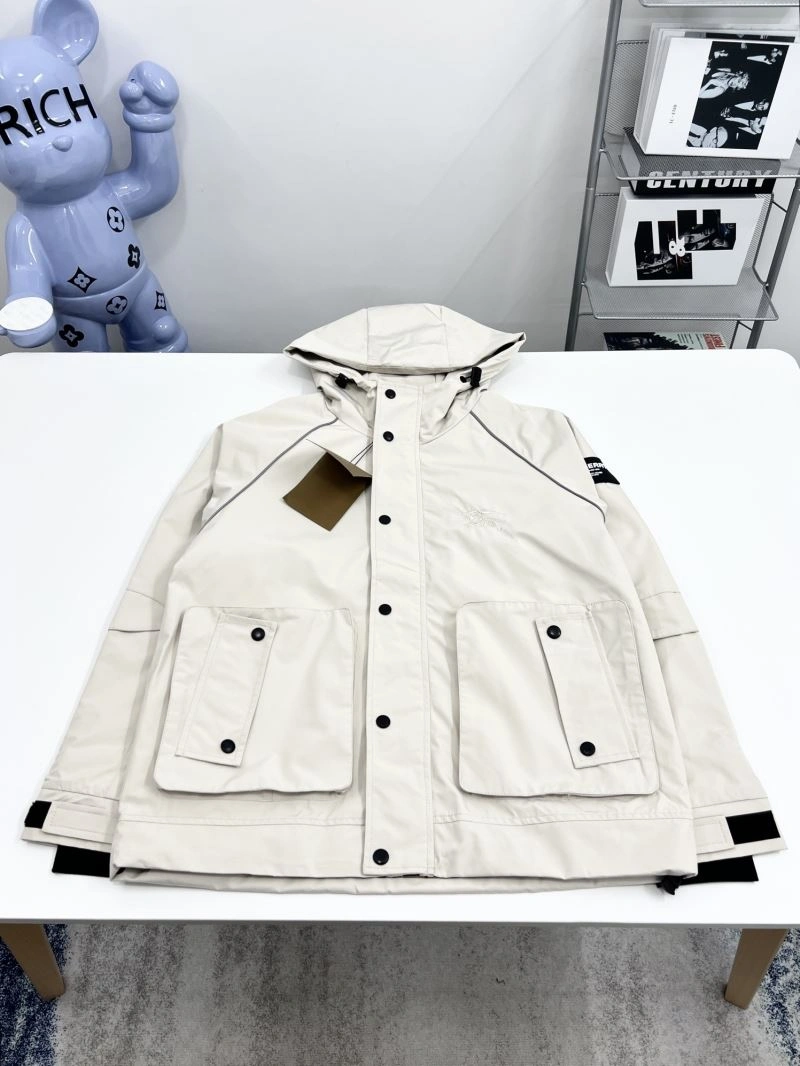 ComfortFit Burberry Outwear 102282