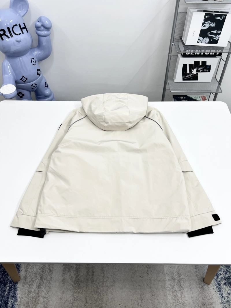 ComfortFit Burberry Outwear 102282