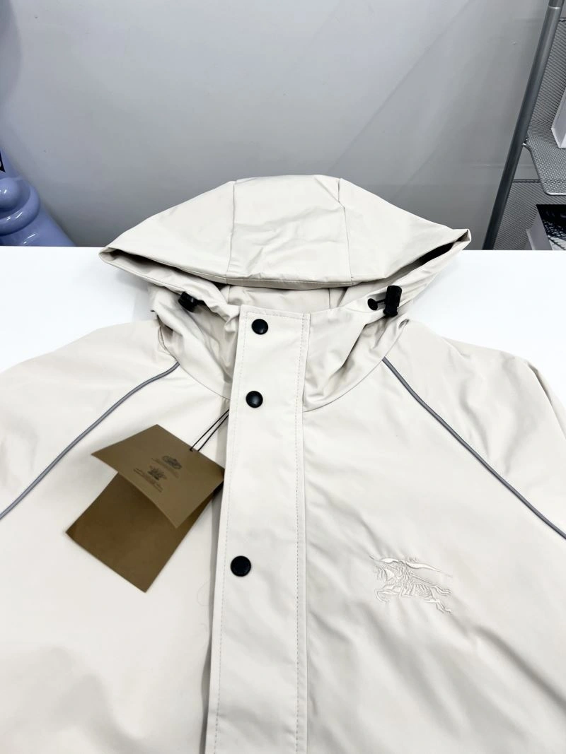 ComfortFit Burberry Outwear 102282