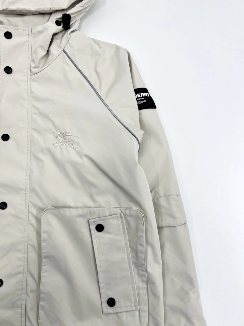 ComfortFit Burberry Outwear 102282