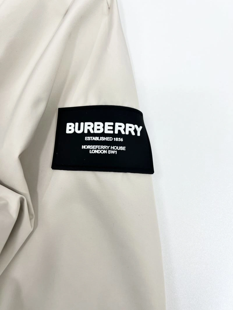 ComfortFit Burberry Outwear 102282