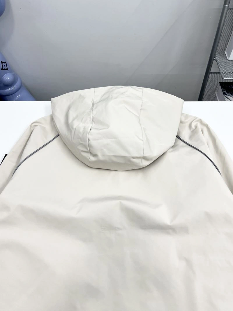 ComfortFit Burberry Outwear 102282