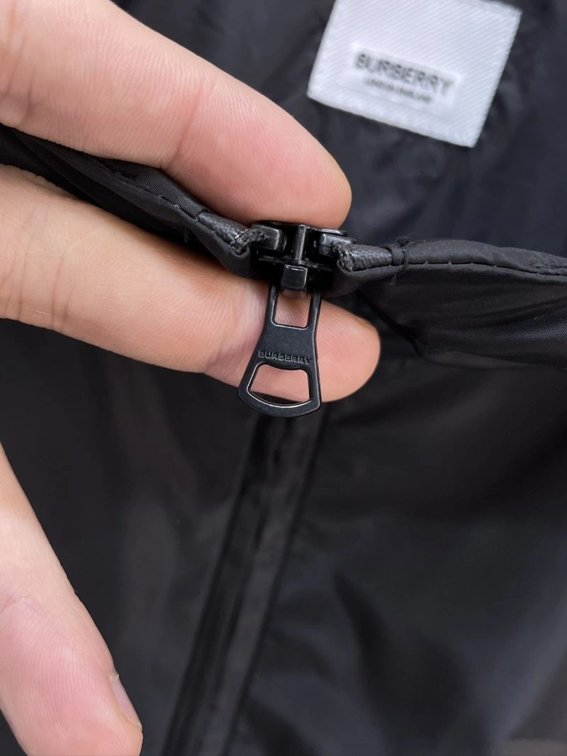 Minimalist Burberry Outwear 102239